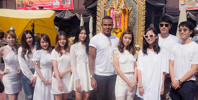 งานเปิดตัวหนัง เฟย - มีน นำทีมเนตไอดอลเบิกฤกษ์บวงสรวง Net I Die (เน็ต ไอ ดาย) #สวยตายล่ะมึง!