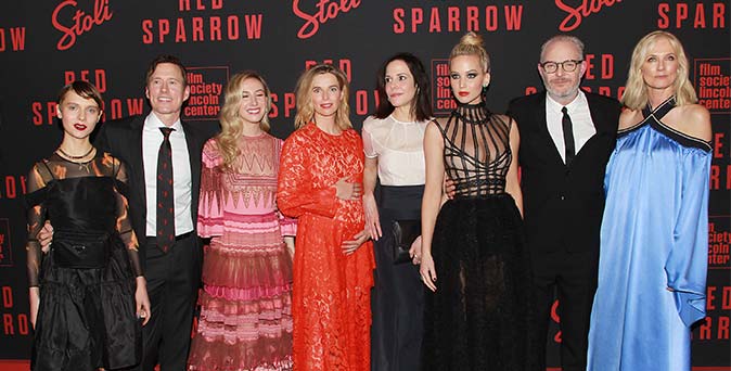 งานเปิดตัวหนัง เจนนิเฟอร์ ลอว์เรนซ์ กับลุคเฉี่ยวนำทีม ร่วมงานเปิดตัว Red Sparrow - U.S. Premiere