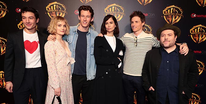 งานเปิดตัวหนัง โลกของเวทมนตร์ปกคลุม เมื่อทีมนักแสดง Fantastic Beasts 2 ปรากฏตัวในงาน CinemaCon 2018